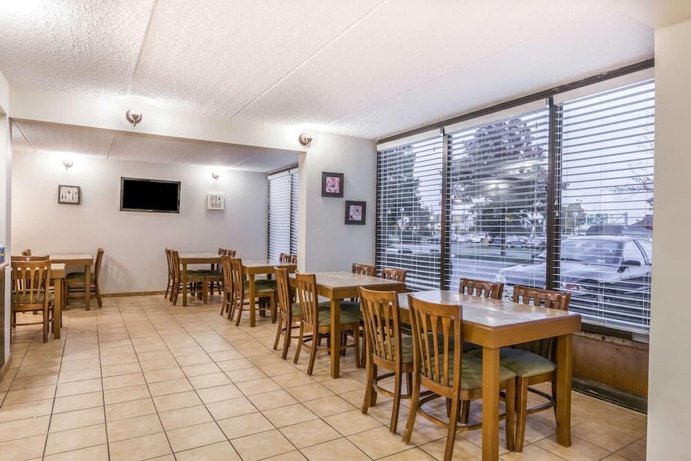 Days Inn by Wyndham Syracuse gallery photo in Syracuse, NY — image 36