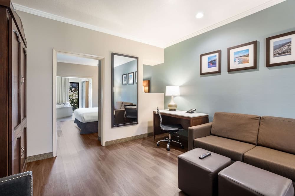MainStay Suites John Wayne Airport by Choice Hotels gallery photo in Santa Ana, CA — image 51