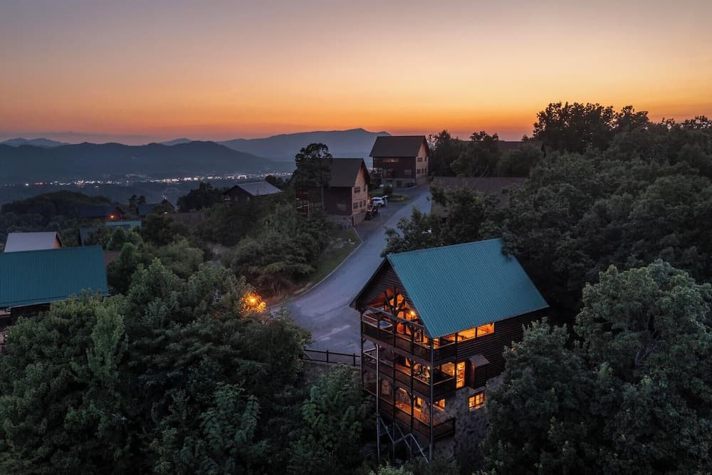 Beverly's Bearadise property views in Sevierville, TN — gallery photo 3