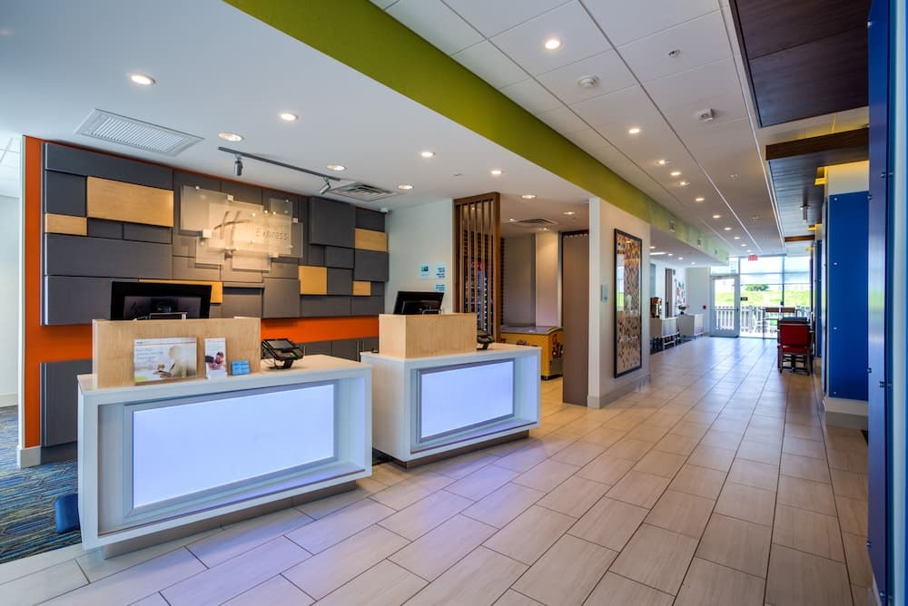 Holiday Inn Express & Suites Reedsville - State Coll Area by IHG interior in Reedsville, PA — gallery photo 2