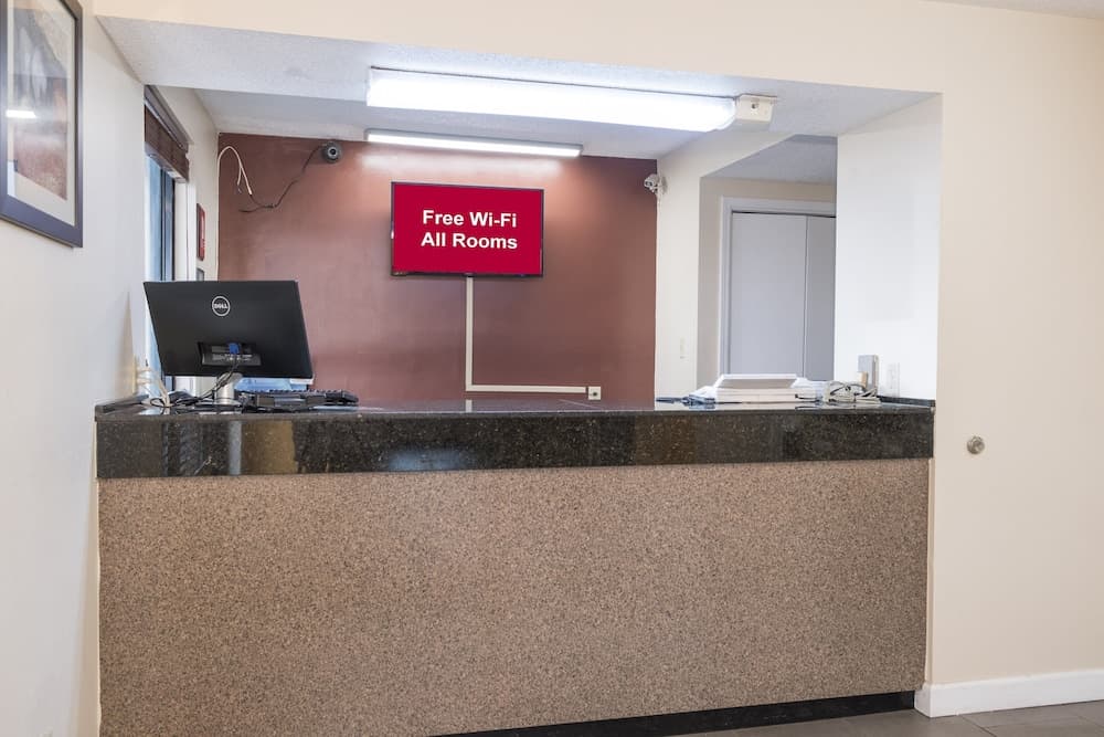Red Roof Inn Mobile - Midtown interior in Mobile, AL — gallery photo 2