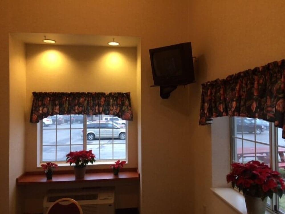 Inn at the Finger Lakes interior in Auburn, NY — gallery photo 2