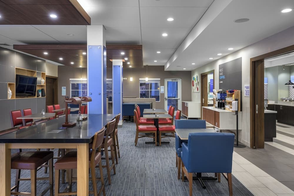 Holiday Inn Express & Suites Phoenix East - Gilbert by IHG gallery photo in Gilbert, AZ — image 31