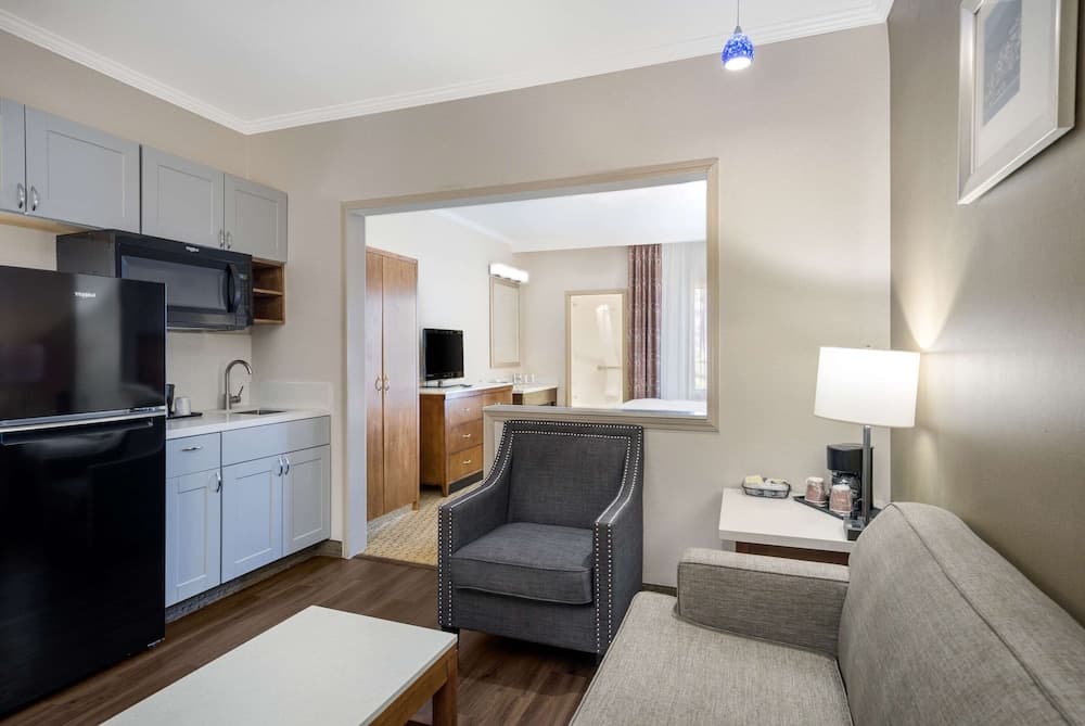 MainStay Suites John Wayne Airport by Choice Hotels gallery photo in Santa Ana, CA — image 45