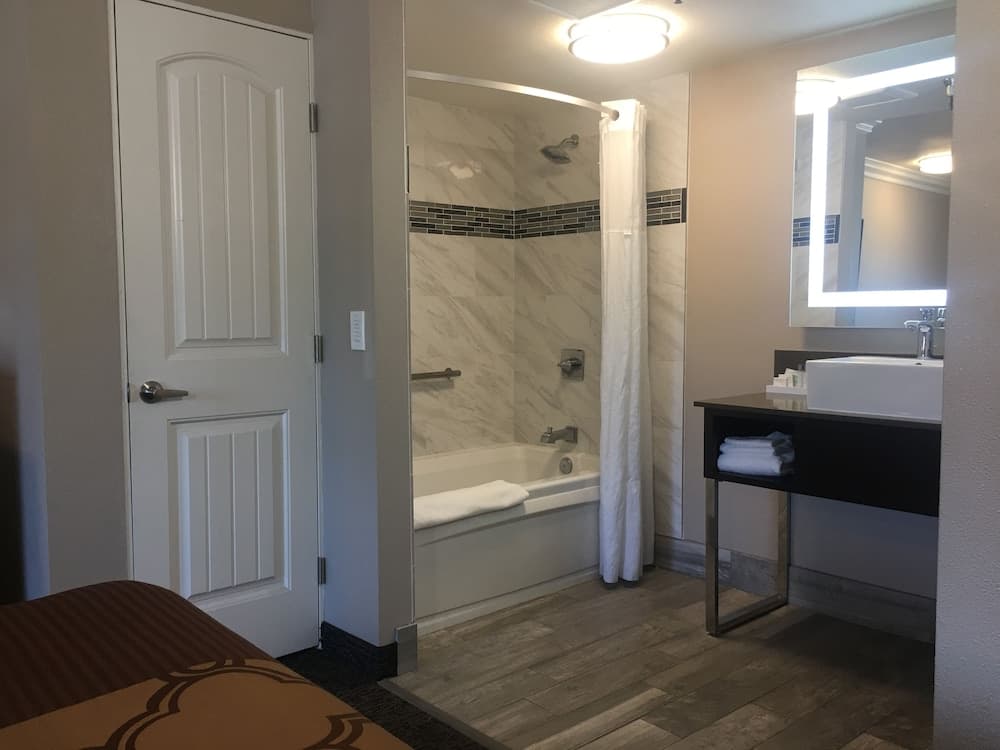Hotel Seville property views in Ontario, CA — gallery photo 3