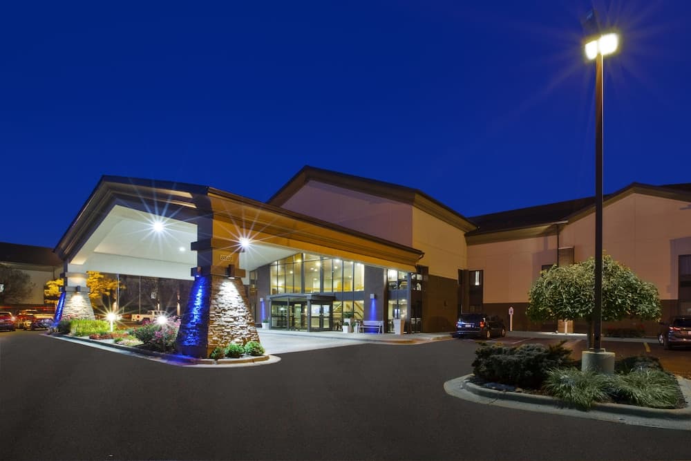 Holiday Inn Express Detroit-Warren by IHG — hotel in Warren, Michigan