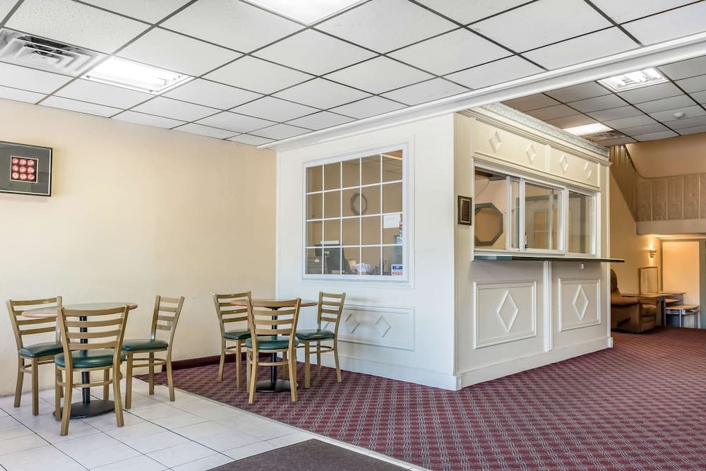 Econo Lodge Reading Airport gallery photo in Reading, PA — image 11