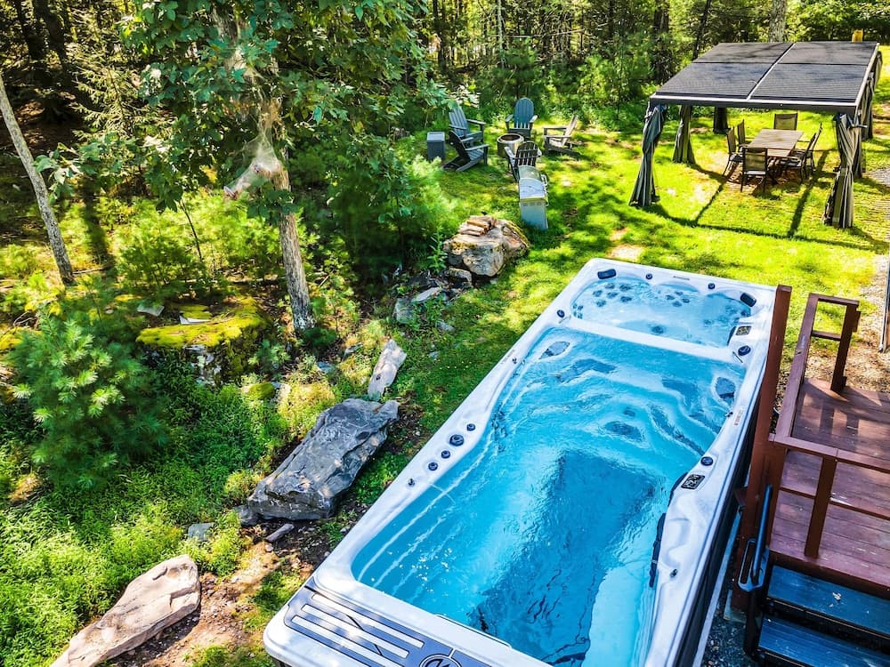 2 Lake Cabins Pool+hottub Game Room 23acs — hotel in Highland, New York