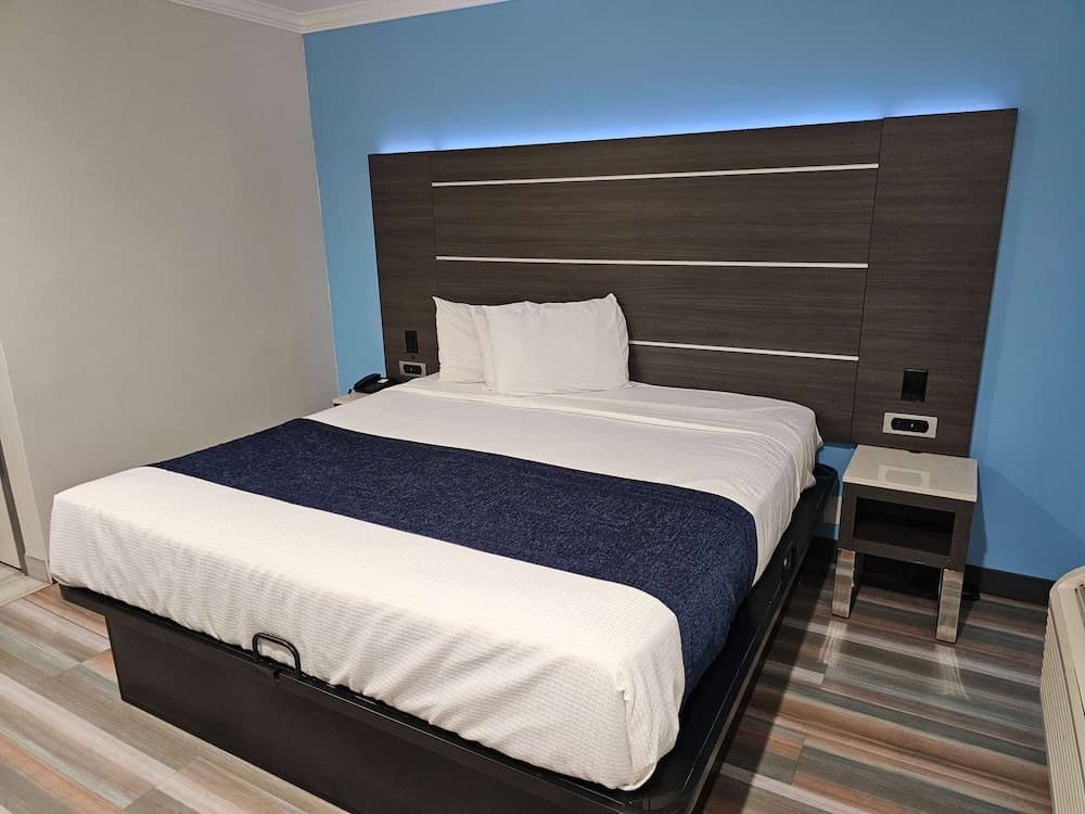 Travelodge by Wyndham Fullerton Near Anaheim gallery photo in Fullerton, CA — image 7