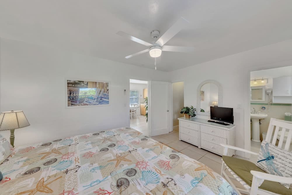 Bahama Beach Club Pompano interior in Pompano Beach, FL — gallery photo 2