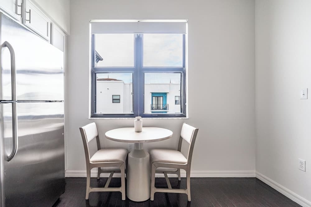 Landing Fort Lauderdale interior in Fort Lauderdale, FL — gallery photo 2