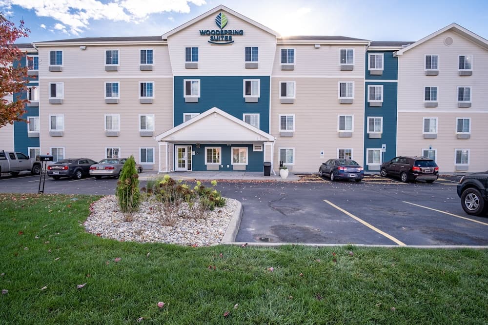 WoodSpring Suites Columbus West - Hilliard featured exterior or lobby in Columbus, OH — similar hotel