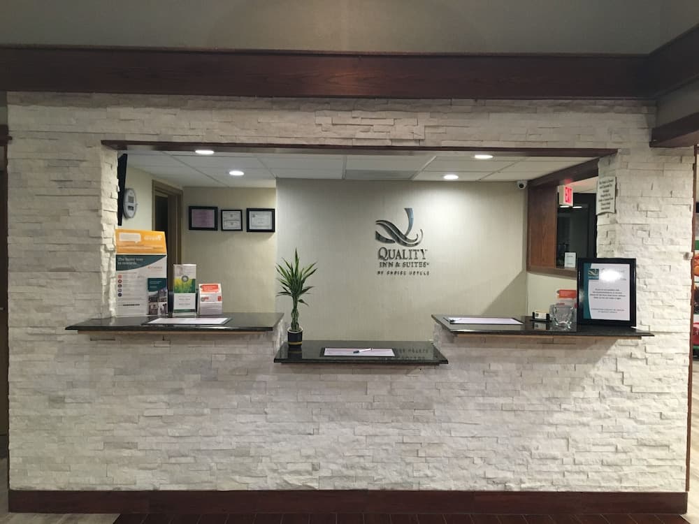 Quality Inn & Suites Winfield interior in Winfield, KS — gallery photo 2