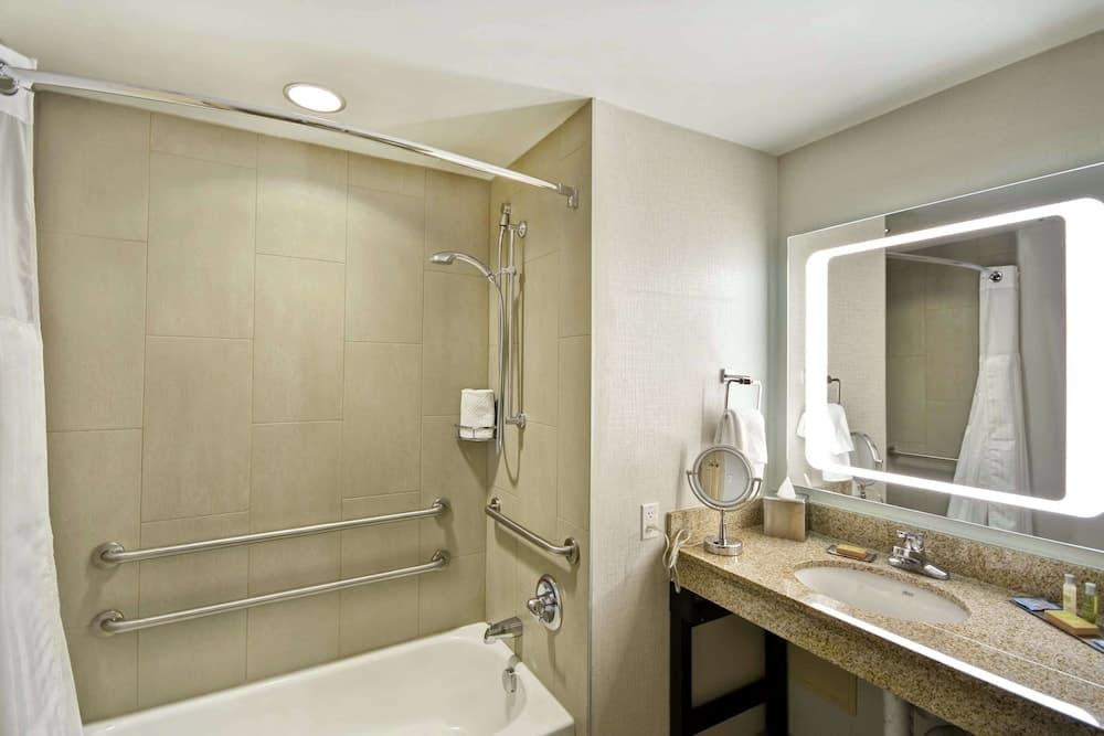 DoubleTree by Hilton Chicago Midway Airport gallery photo in Chicago, IL — image 23