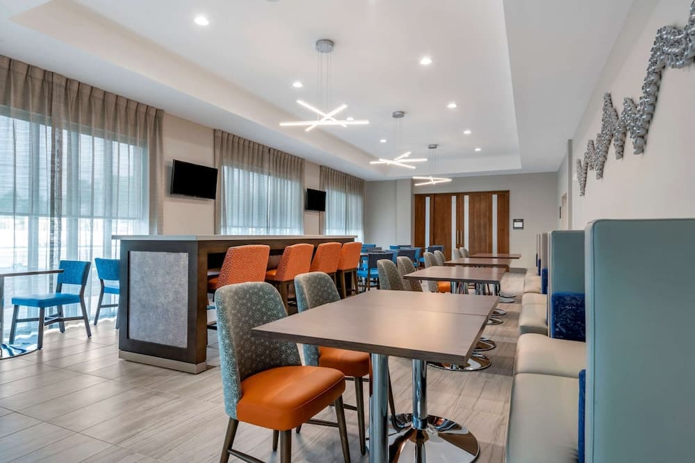 Comfort Suites Gainesville near University gallery photo in Gainesville, FL — image 23