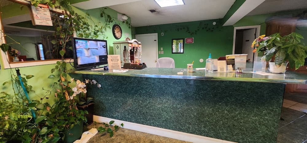 Executive Inn By OYO Mineral Wells US-180 interior in Mineral Wells, TX — gallery photo 2