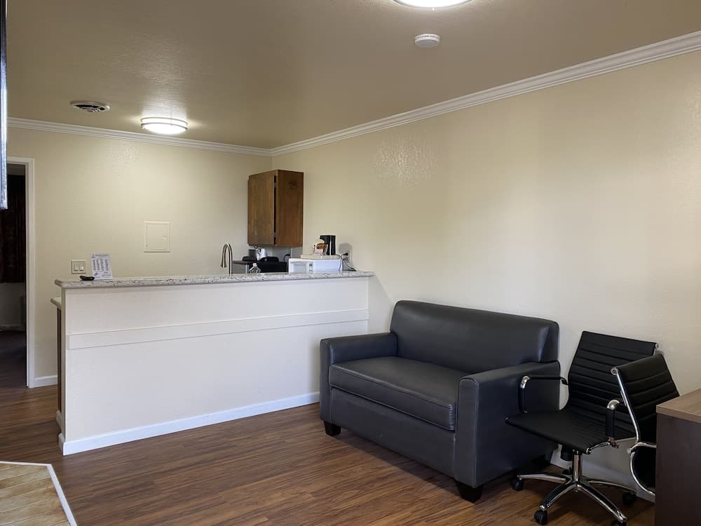 Beachwalker Inn and Suites property views in Cayucos, CA — gallery photo 3