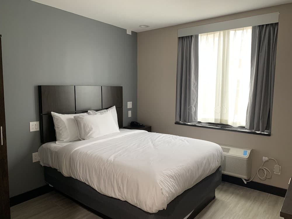 Monti Hotel property views in Bronx, NY — gallery photo 3