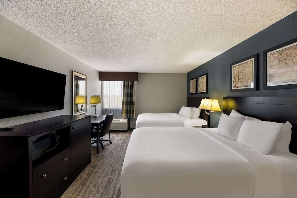 Clarion Hotel San Angelo near Convention Center property views in San Angelo, TX — gallery photo 3