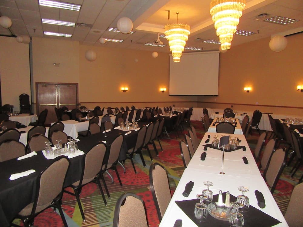 Express Suites Riverport Inn & Suites gallery photo in Winona, MN — image 27