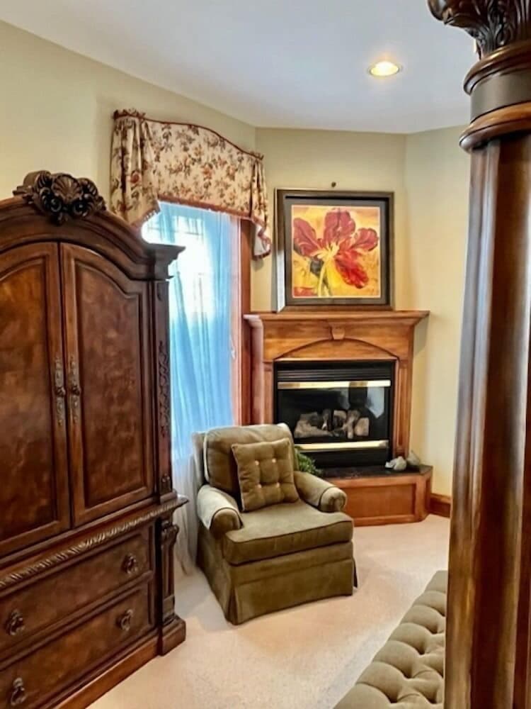 The Port Hotel interior in Port Washington, WI — gallery photo 2
