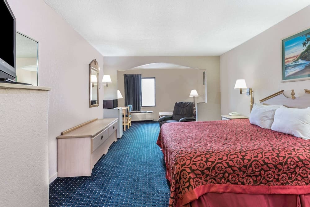 Days Inn by Wyndham Panama City/Callaway gallery photo in Panama City, FL — image 6