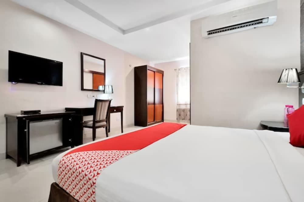 Hotel Inn Albany interior in Albany, GA — gallery photo 2