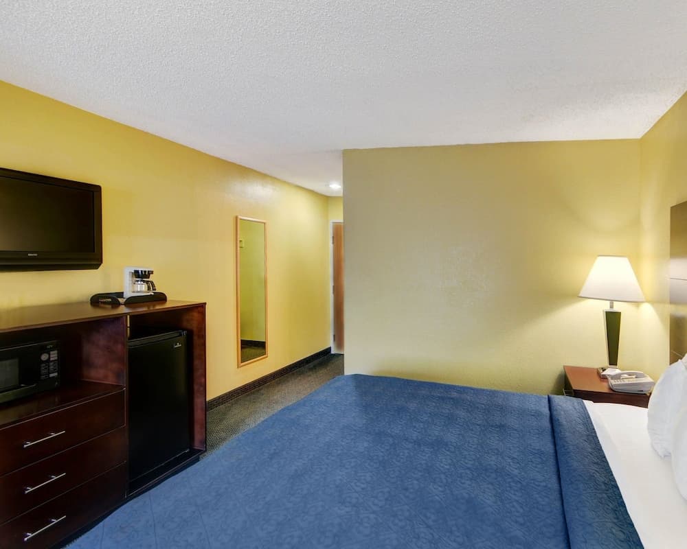 Quality Inn & Suites Grand Prairie South gallery photo in Grand Prairie, TX — image 15