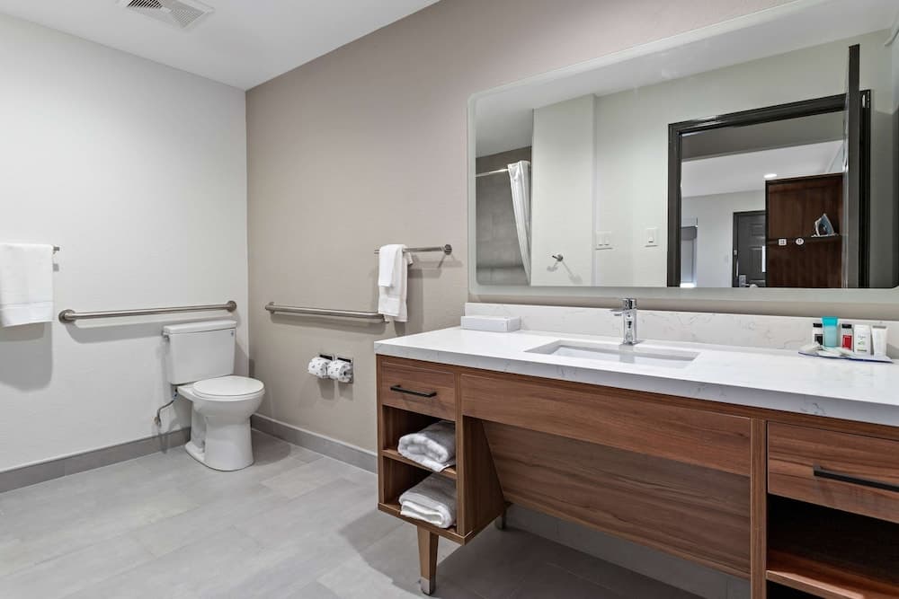 Baymont by Wyndham Beaumont gallery photo in Beaumont, TX — image 30