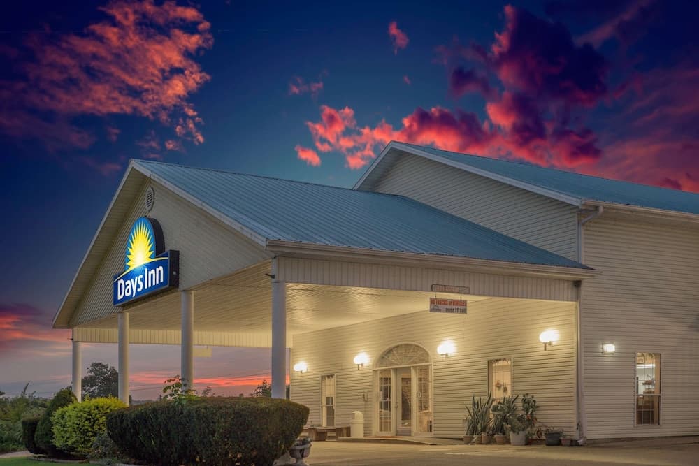 Days Inn by Wyndham Hardy featured exterior or lobby in Hardy, AR — similar hotel