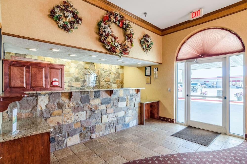Quality Inn Alliance interior in Alliance, NE — gallery photo 2