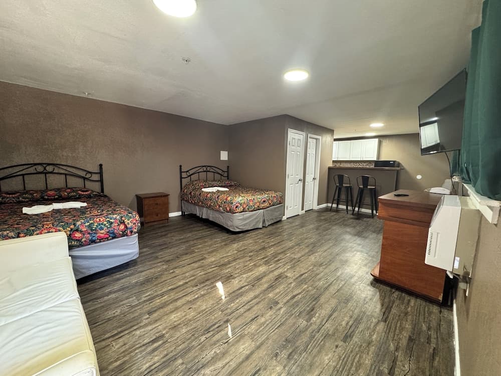 Live In Lodge property views in Lithia Springs, GA — gallery photo 3