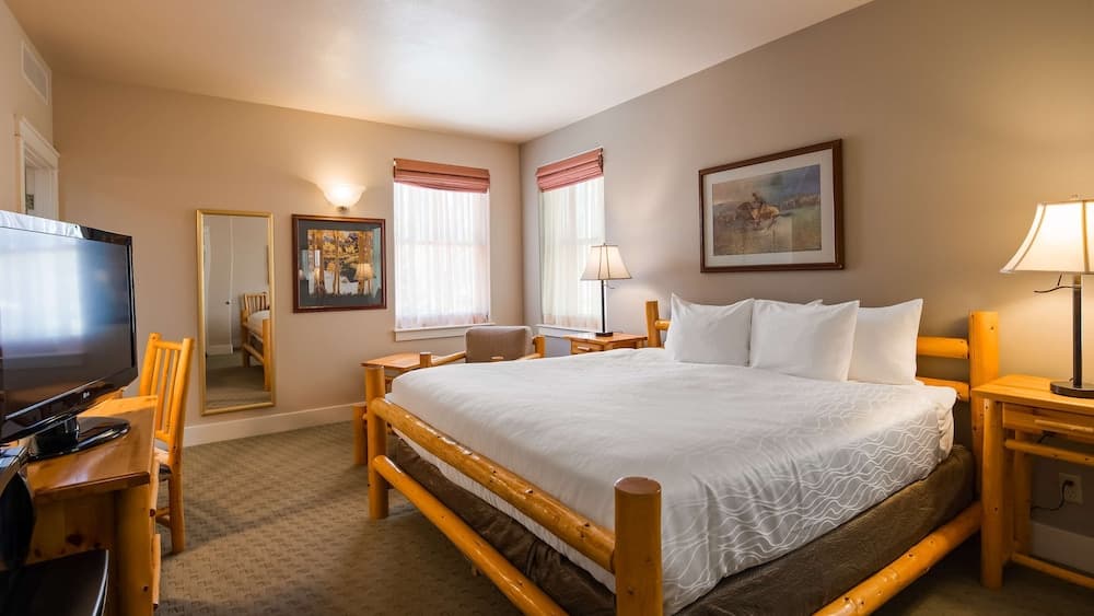 Best Western Plus Plaza Hotel interior in Thermopolis, WY — gallery photo 2