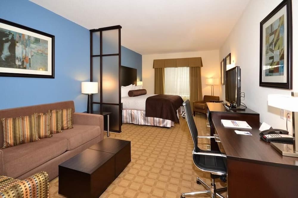 Best Western Plus Lytle Inn & Suites interior in Lytle, TX — gallery photo 2