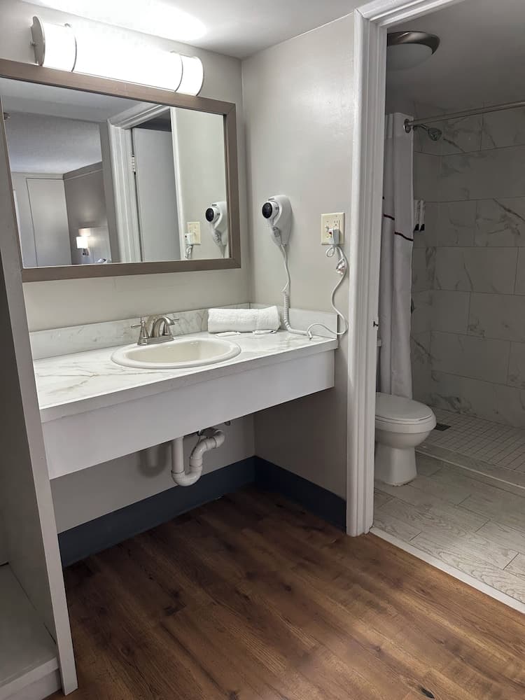 Whaler Inn and Suites gallery photo in New Bedford, MA — image 15