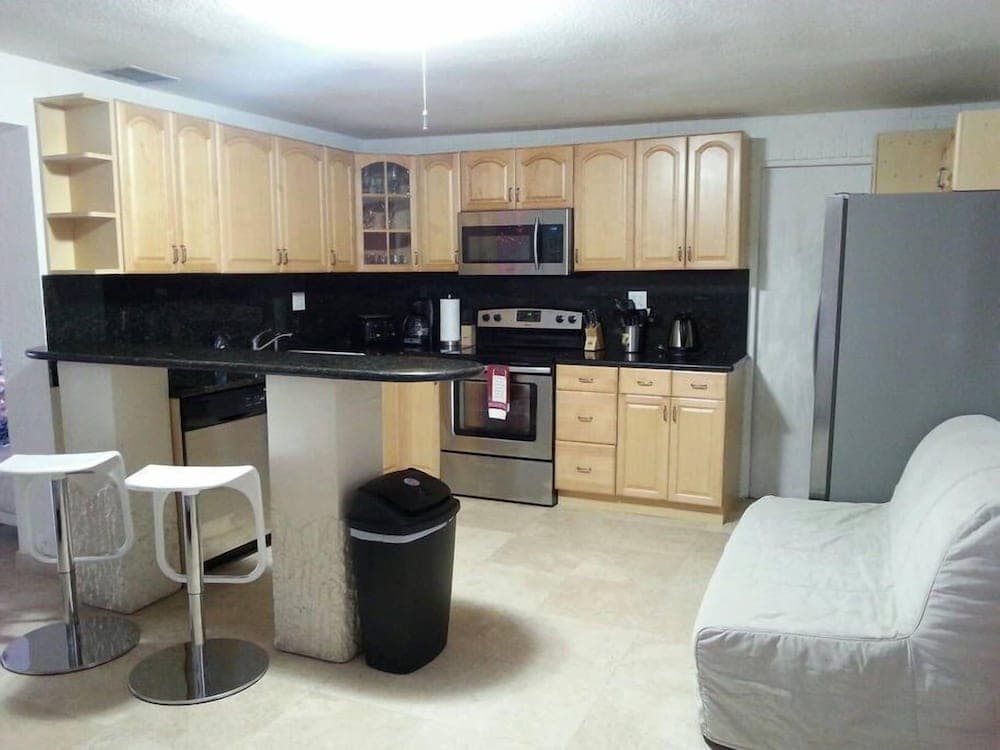 House for 12 interior in Hallandale Beach, FL — gallery photo 2