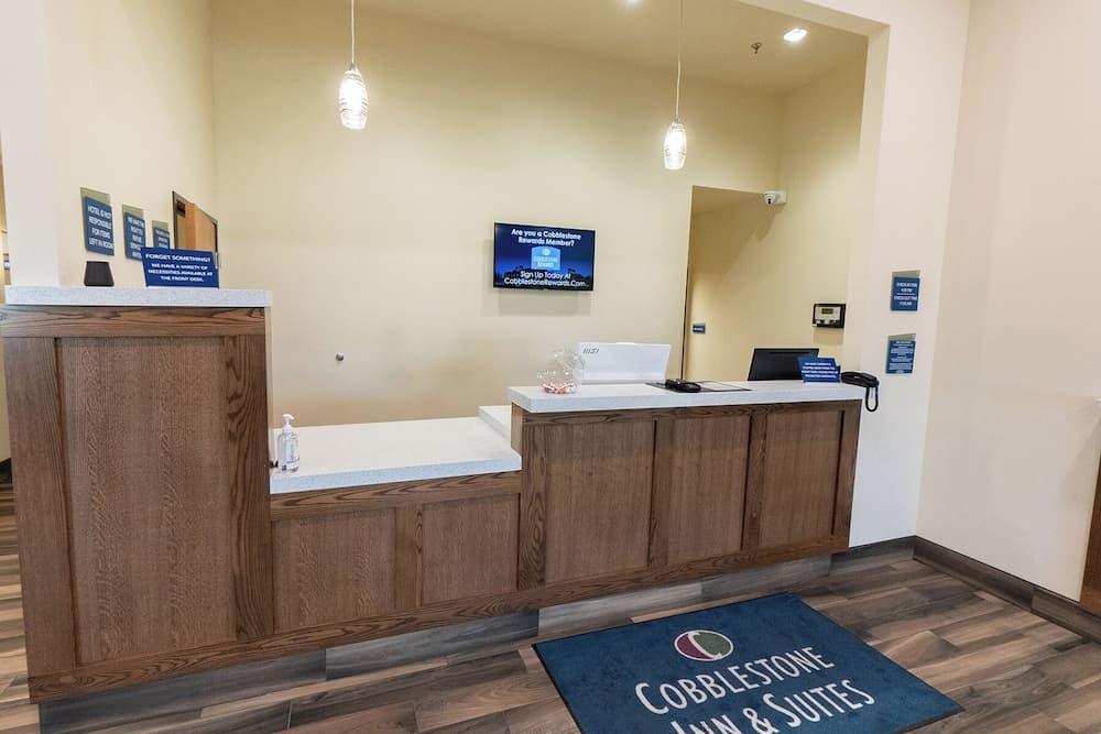 Cobblestone Inn & Suites - Sheldon interior in Sheldon, IA — gallery photo 2