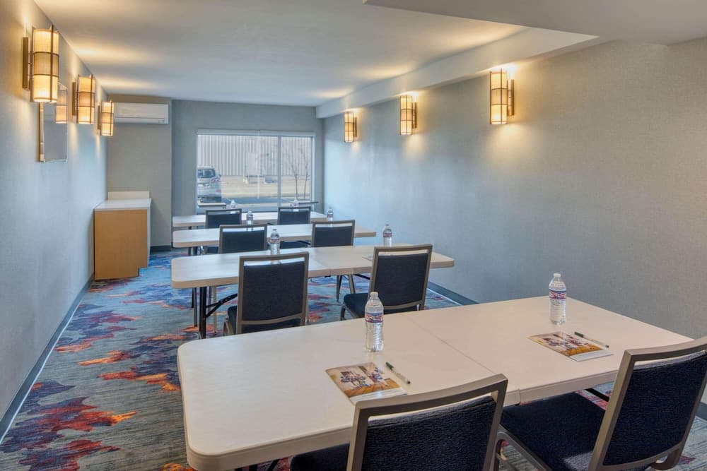 La Quinta Inn & Suites by Wyndham Perry property views in Perry, GA — gallery photo 3