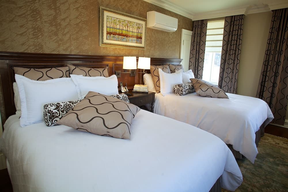 Guesthouse at Norwalk Inn property views in Norwalk, CT — gallery photo 3