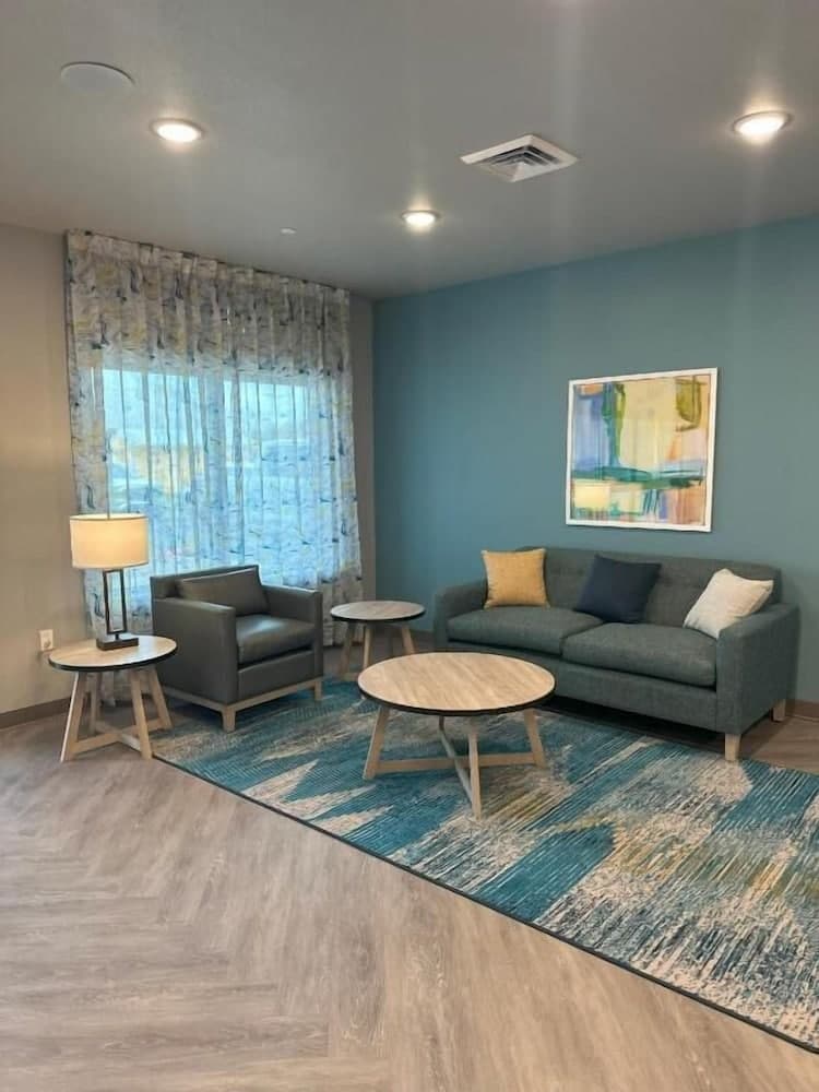 Woodspring Suites Jackson Pearl I-20 interior in Pearl, MS — gallery photo 2