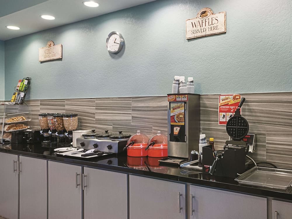La Quinta Inn & Suites by Wyndham Slidell - North Shore Area gallery photo in Slidell, LA — image 19