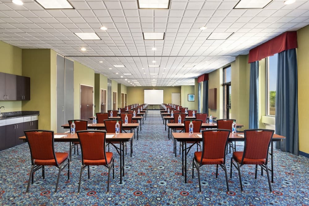 Holiday Inn Express & Suites Akron Regional Airport Area by IHG gallery photo in Akron, OH — image 35
