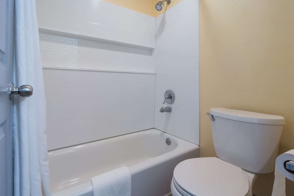Econo Lodge Battleboro - Rocky Mount I-95 property views in Battleboro, NC — gallery photo 3