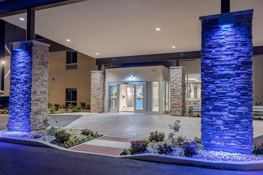 Holiday Inn Express & Suites Elkhart North by IHG gallery photo in Elkhart, IN — image 19