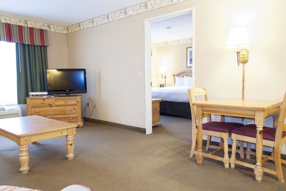 Country Inn & Suites by Radisson, Cedar Falls, IA gallery photo in Cedar Falls, IA — image 6