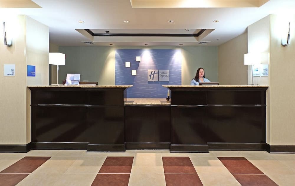 Holiday Inn Express & Suites Maumelle - Little Rock NW by IHG interior in Maumelle, AR — gallery photo 2