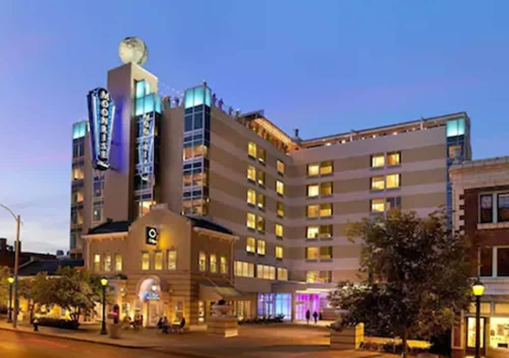Moonrise Hotel — hotel in St. Louis, Missouri