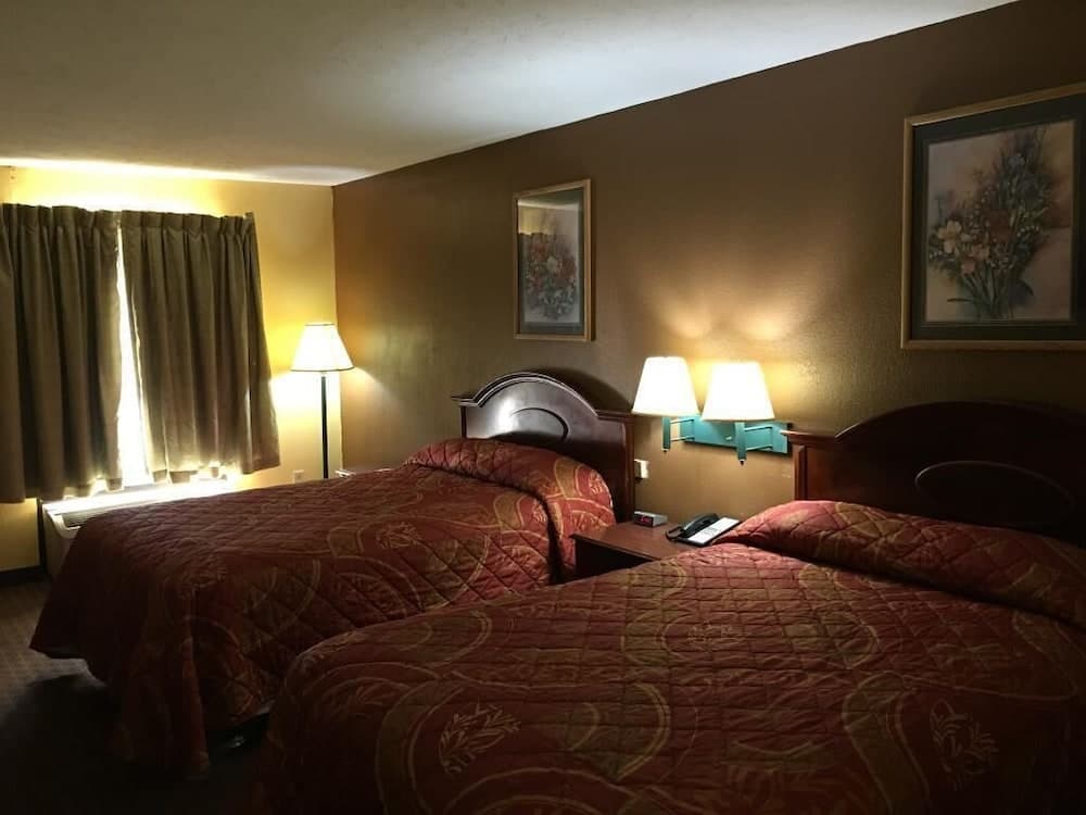 Relax Inn interior in Canton, MS — gallery photo 2