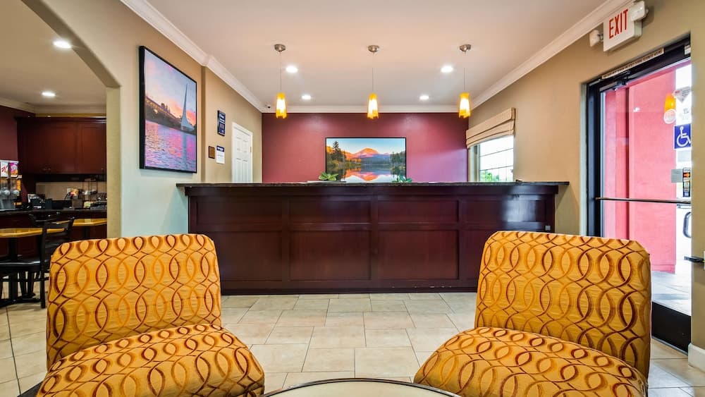 Anderson Inn interior in Anderson, CA — gallery photo 2