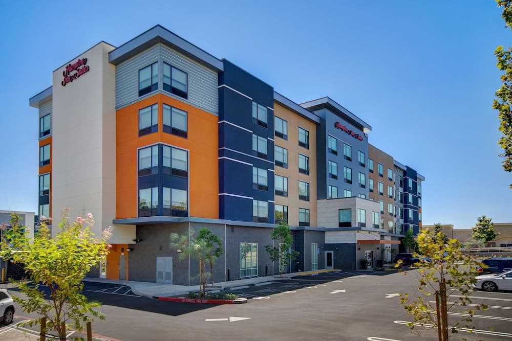 Hampton Inn & Suites Ontario Rancho Cucamonga gallery photo in Rancho Cucamonga, CA — image 4